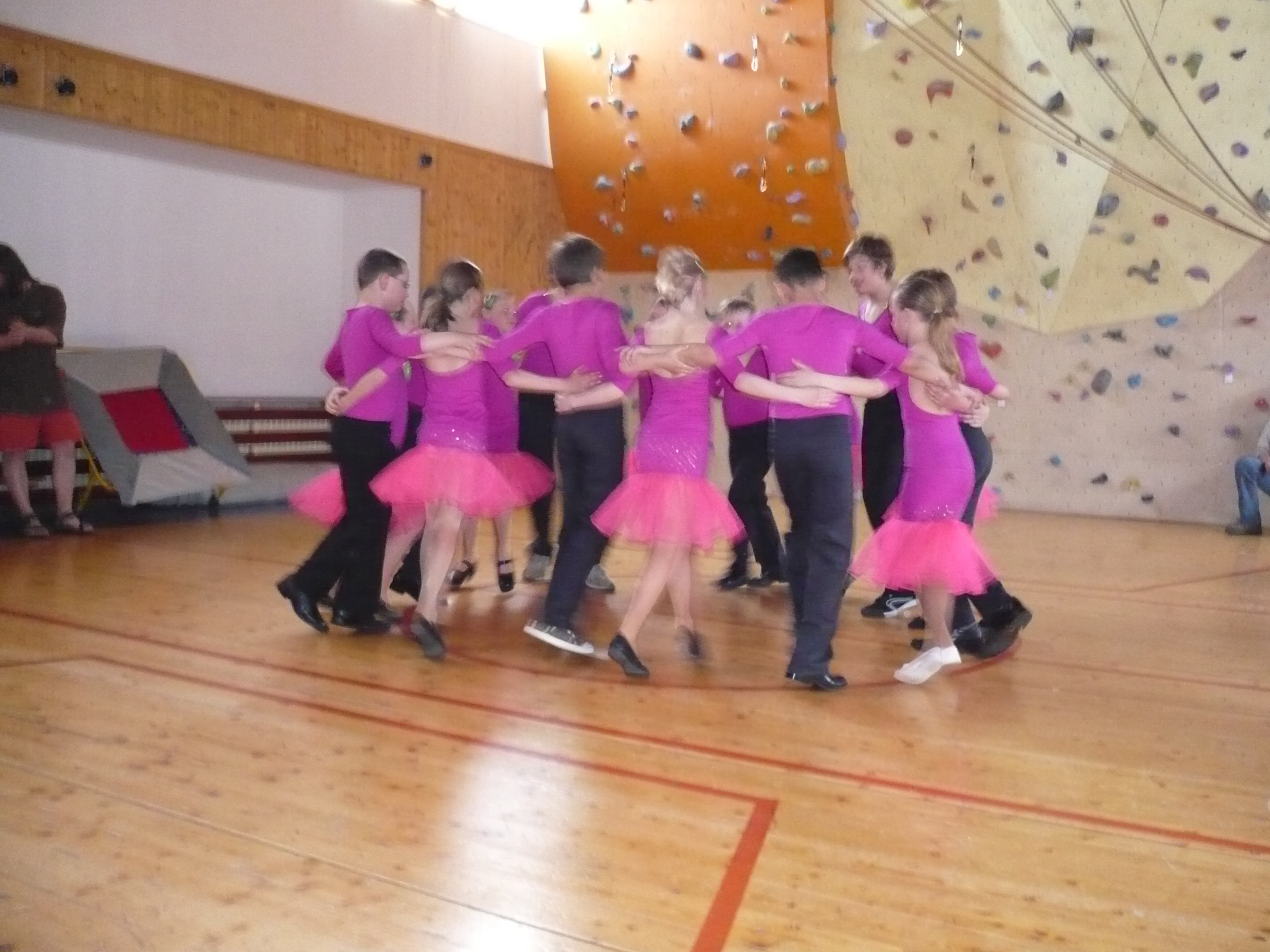 vystoupení formace I feel good 017