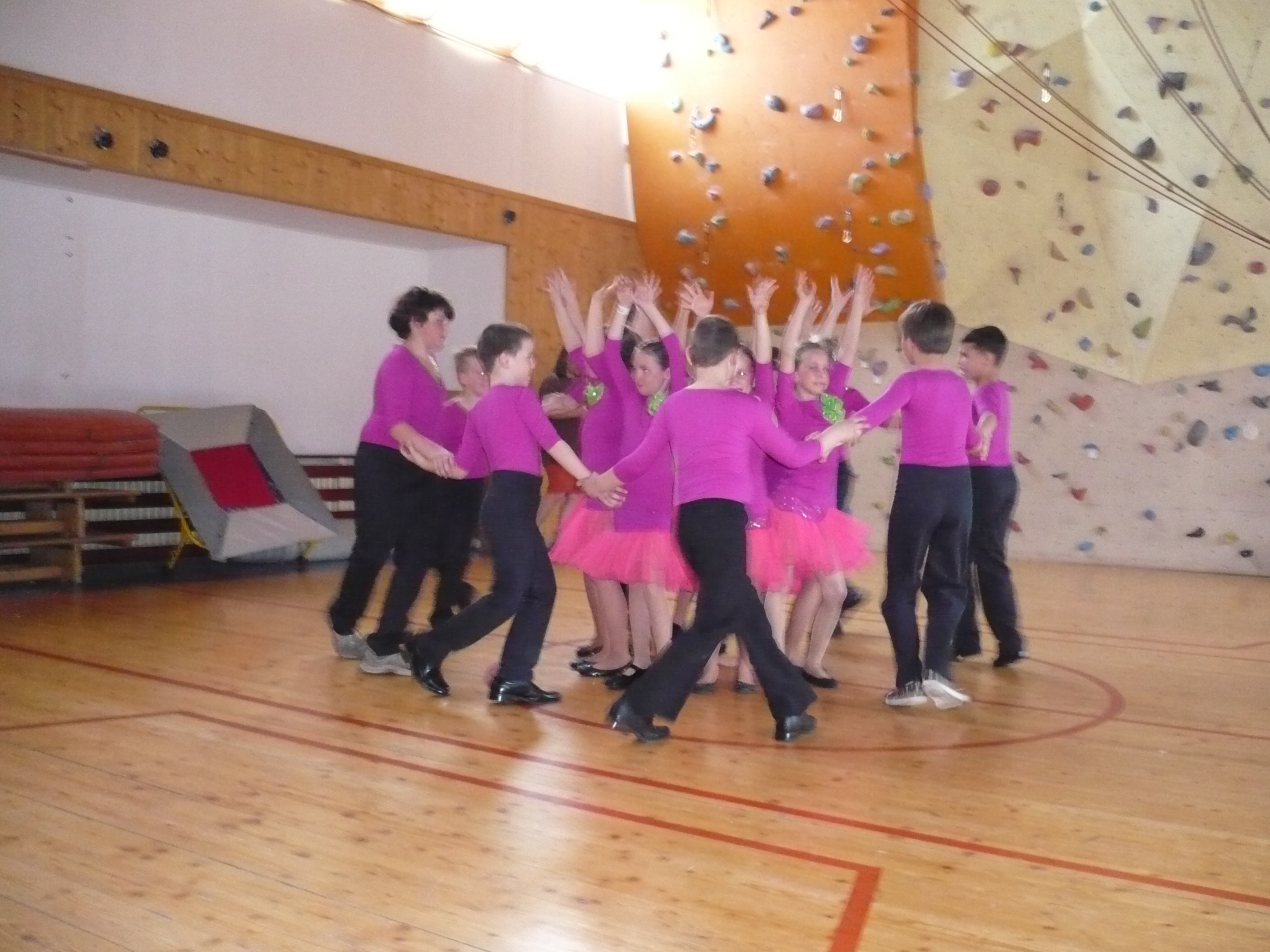 vystoupení formace I feel good 018