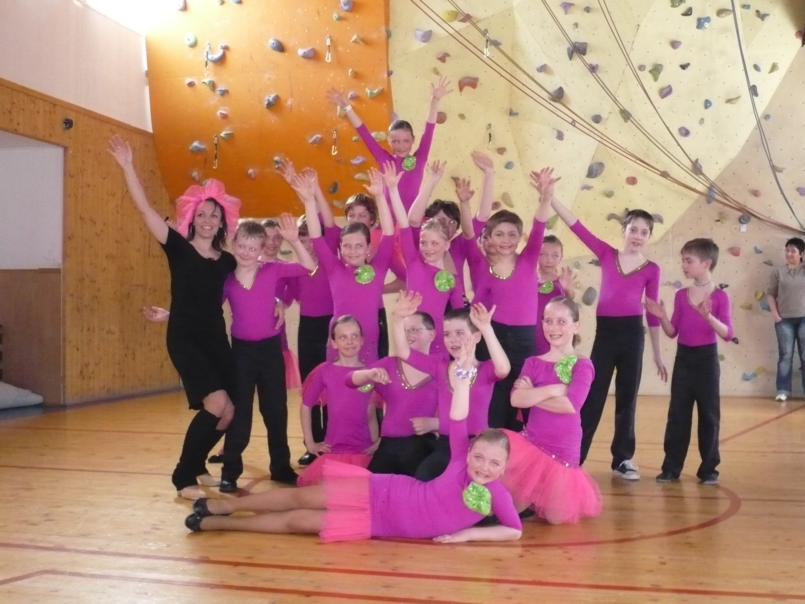 vystoupení formace I feel good 024