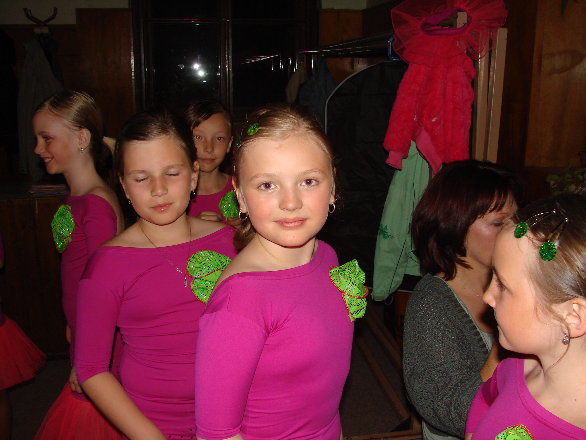vystoupení formace I feel good 280